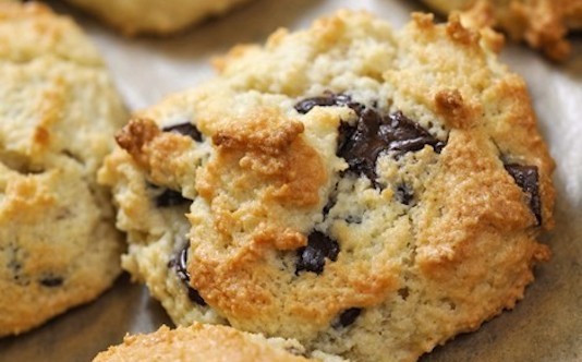 Almond chocolate chip cookies